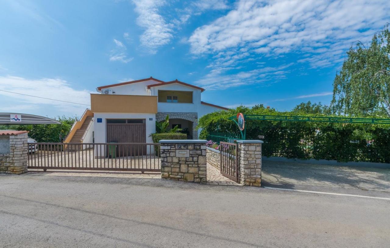 Villa Anita With Common Pool Vrvari Exterior foto