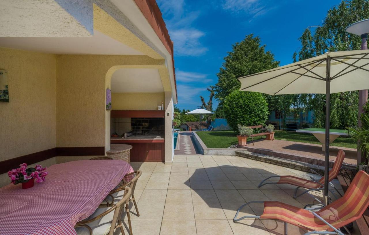 Villa Anita With Common Pool Vrvari Exterior foto