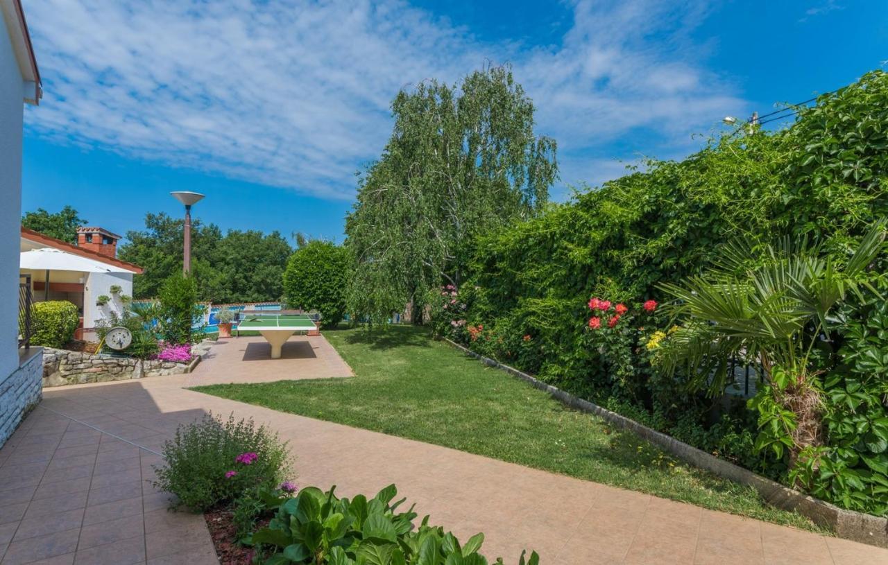 Villa Anita With Common Pool Vrvari Exterior foto